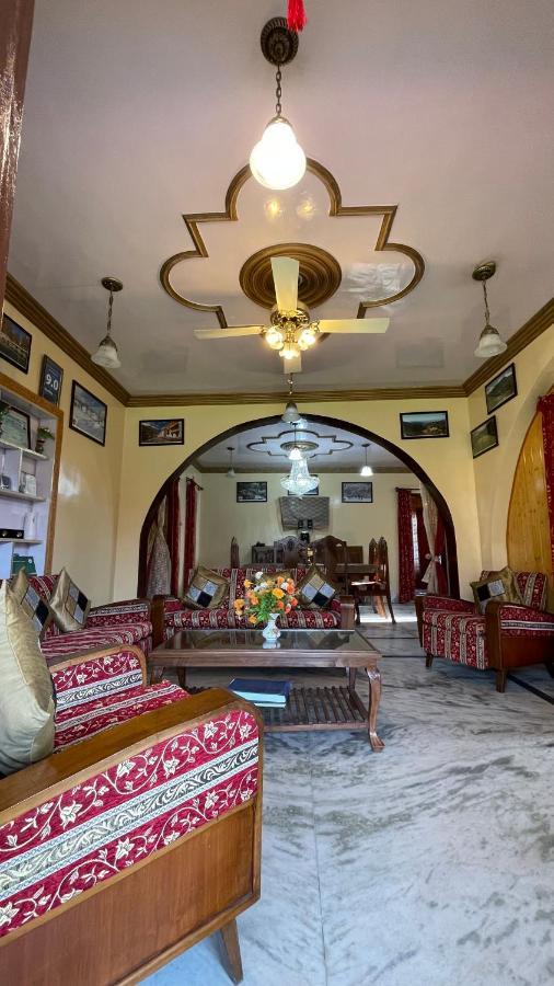 Dilaram Guest House Srīnagar Esterno foto